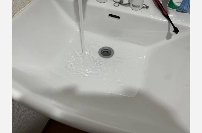 2352